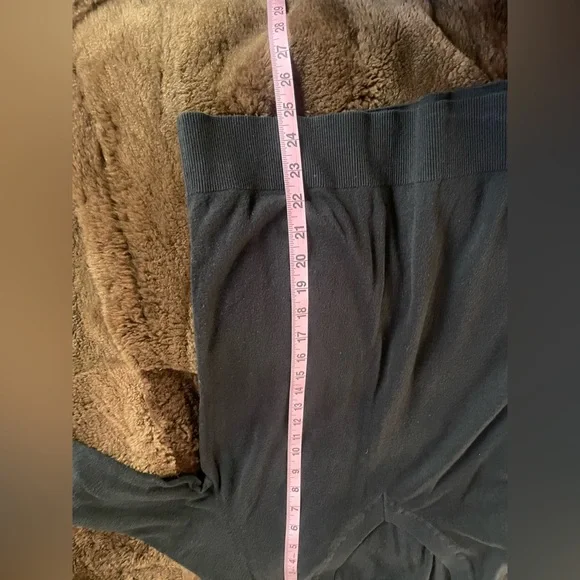 Quince Lightweight Cotton Cashmere Black V-Neck Women's Sweater - Picture 8 of 8